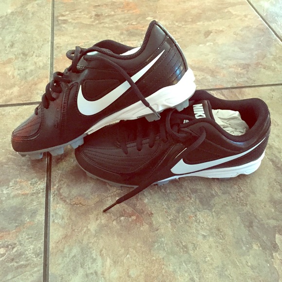 Women's Softball Cleats!