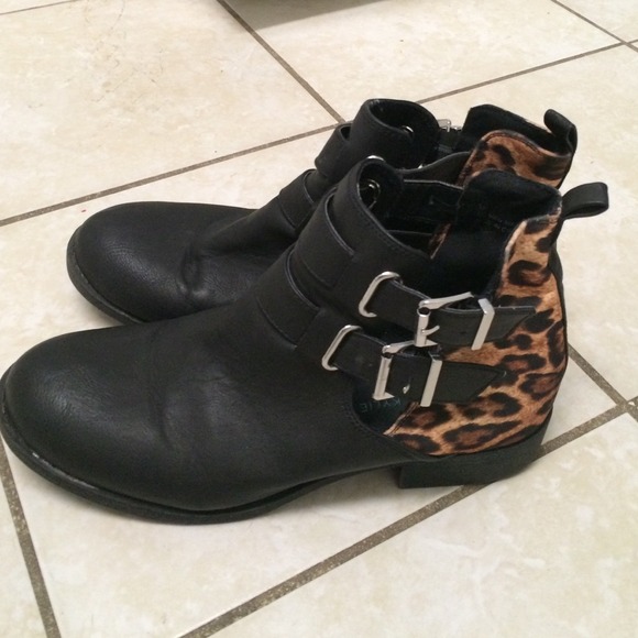 Kendall & Kylie Shoes - Kendall & Kylie black boots