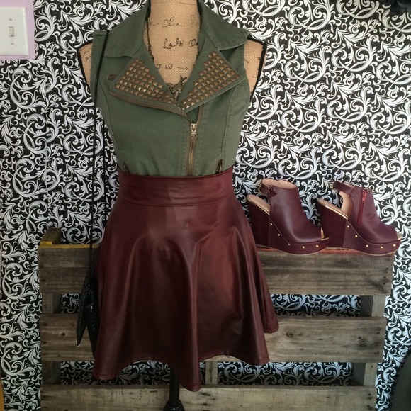 Cute Burgundy Faux Leather Skirt