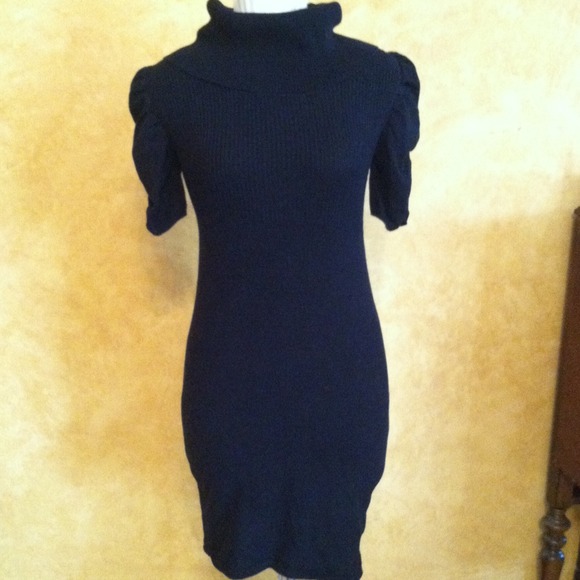 Black runched sleeve sweater dress tunic