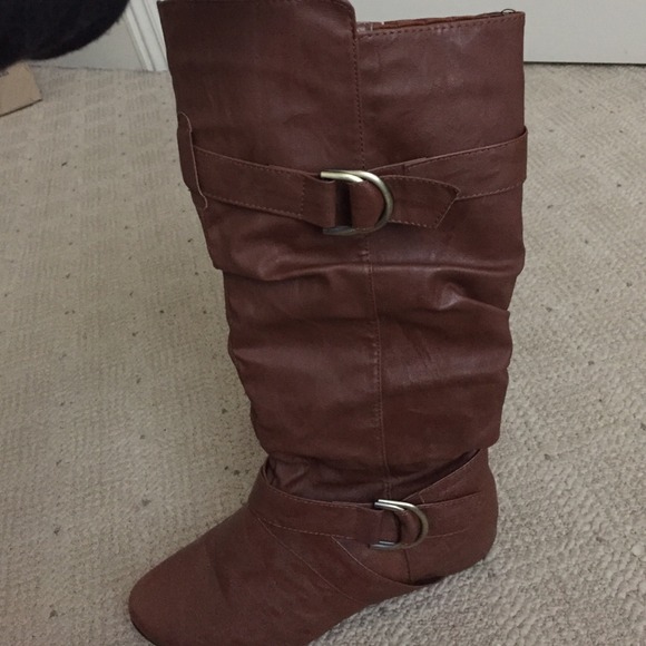 Cheasnut Boots - Picture 1 of 4