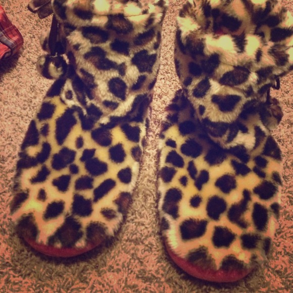Furry leopard house shoes