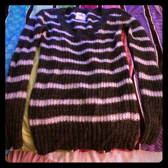 Aerie black/grey and white knit sweater