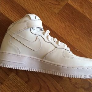 NIKE AIR FORCE 1 Mid. (SOLD)