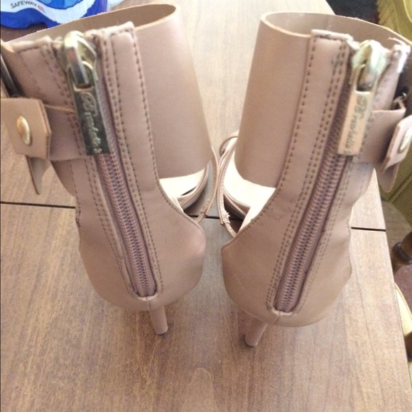 Breckelles heels. - Picture 3 of 3