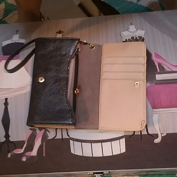 *Nwt beautiful charcoal grey wristlet - Picture 2 of 3