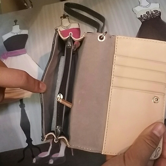 *Nwt beautiful charcoal grey wristlet - Picture 3 of 3