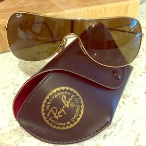 Gold framed aviator Ray-Ban sunglasses
