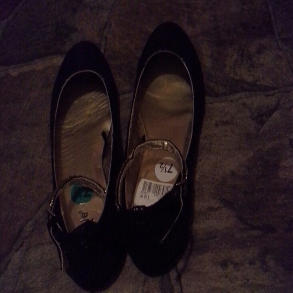 Flats - Picture 2 of 2