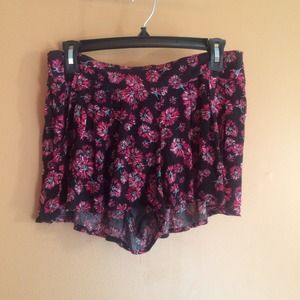 floral print shorts