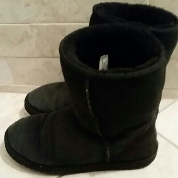 Classic style ugg mid-height boots