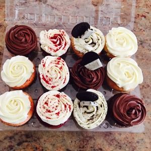 Valentine's Cupcakes from Elle and Emma's! 🎀💕💕