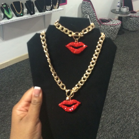 Lip Necklace Set - Picture 1 of 1