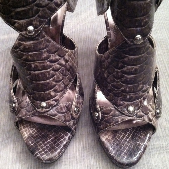 Grey Reptile Heels - Picture 2 of 3