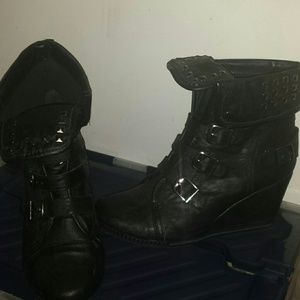 Bucco Black wedge ankle boots