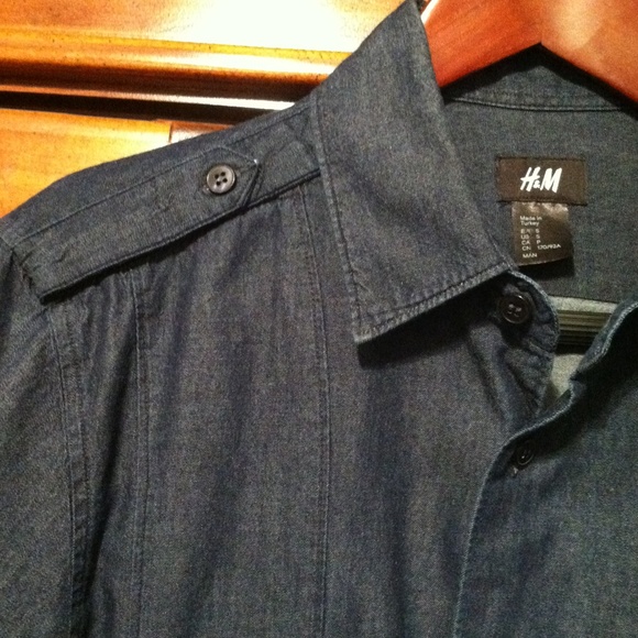 H&M long sleeve denim button down shirt - Picture 2 of 3