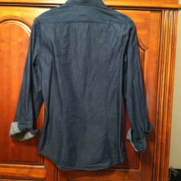 H&M long sleeve denim button down shirt - Picture 3 of 3