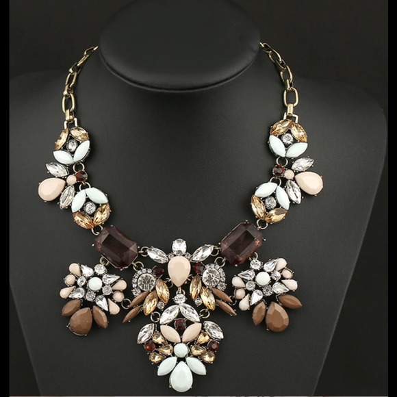 Jewelry - Brown Statement Necklace