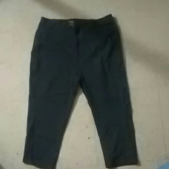 Danskin Now jogging capris