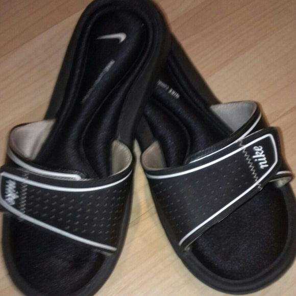 Nike slides - Picture 1 of 3