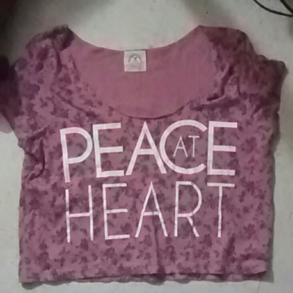 An American Eagle cut off shirt