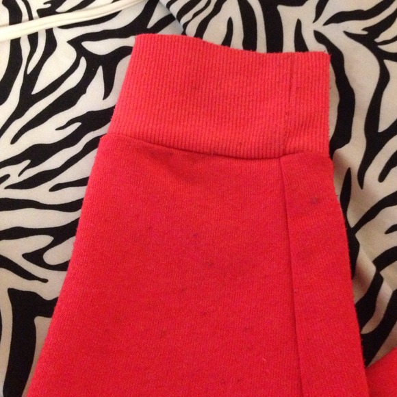 A bright pink/coral H&M jacket with hood - Picture 4 of 4