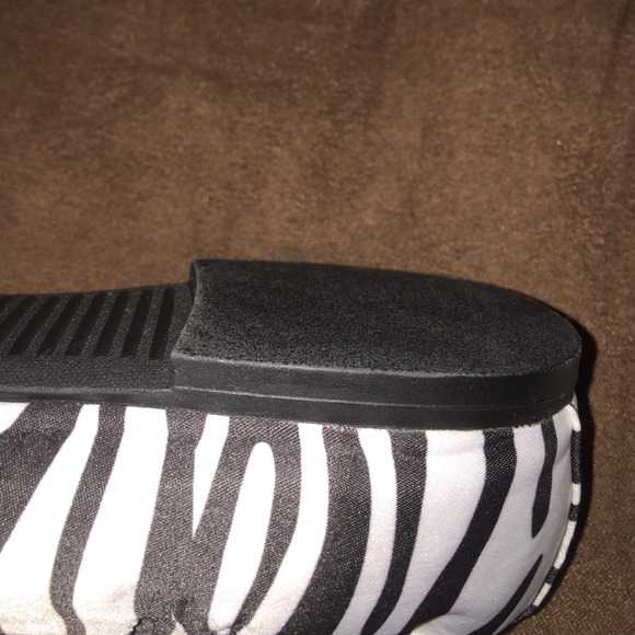 Shoes - Picture 4 of 4