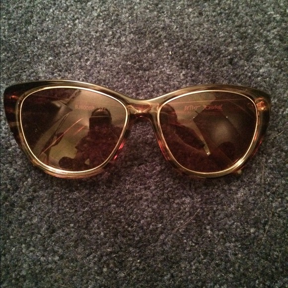 Tortoise/gold sunglasses
