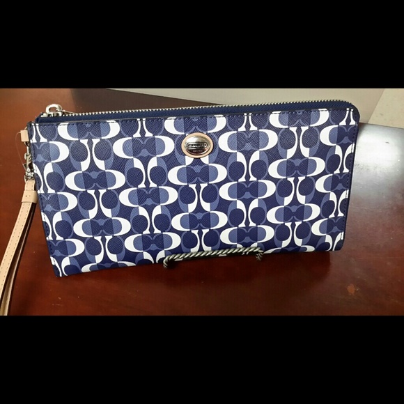 Coach Handbags - Coach Large wristlet