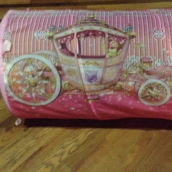 A play hut - Picture 2 of 4