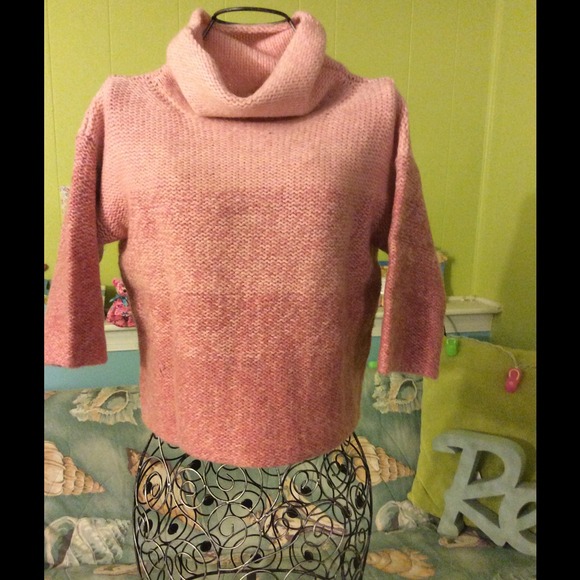 VICTORIA Secret ~ Cropped Wool Sweater with belt