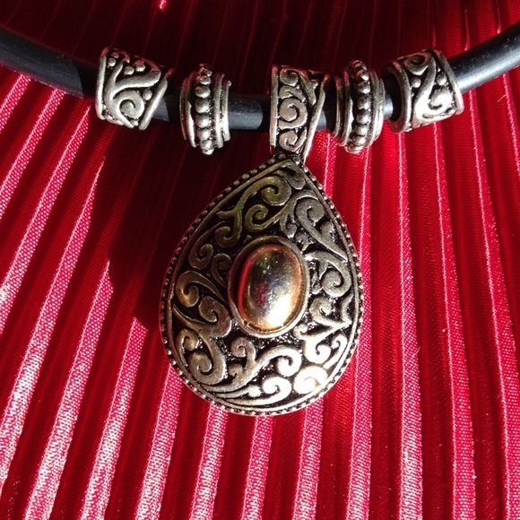 Wonderful necklace and matching earring set! - Picture 2 of 4