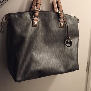 Authentic Michael Kors Bag .