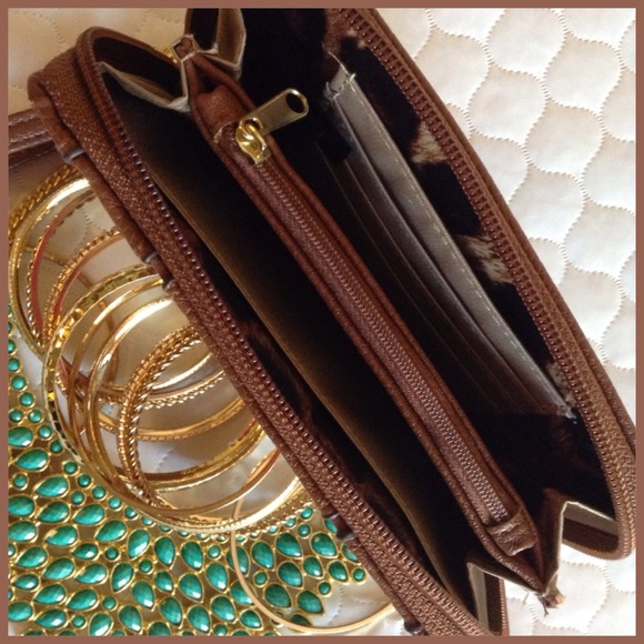 πHOST PICK π JESSICA SIMPSON WRISTLET - Picture 2 of 4