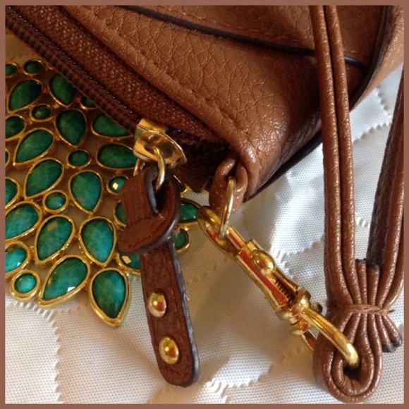 πHOST PICK π JESSICA SIMPSON WRISTLET - Picture 3 of 4