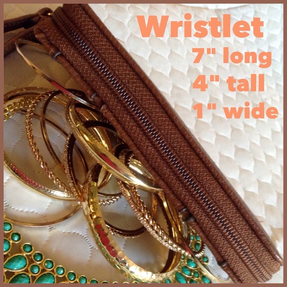 πHOST PICK π JESSICA SIMPSON WRISTLET - Picture 4 of 4