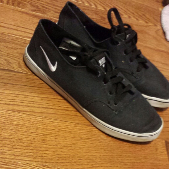 🚫 Traded 🚫 Navy Blue Nike's