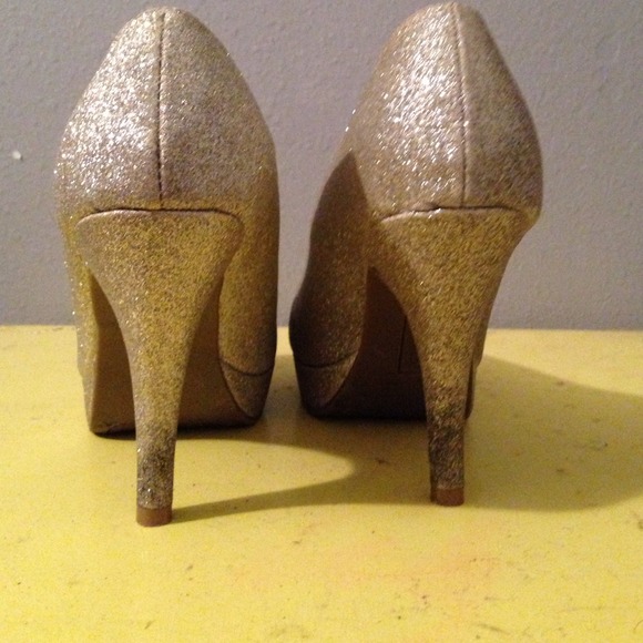 Unlisted champagne pumps! - Picture 4 of 4