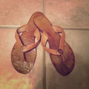 Tory burch flip flops