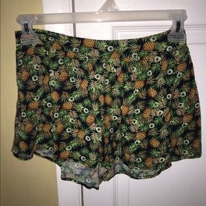 Pineapple shorts 🚫