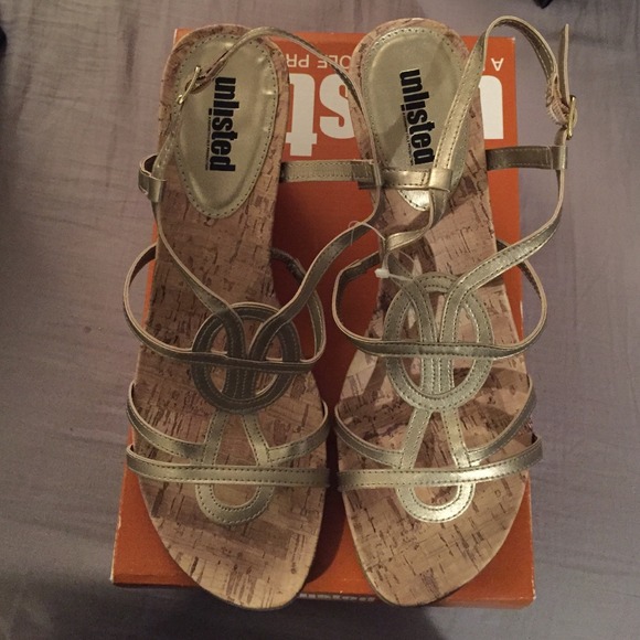 Wedge Sandal .