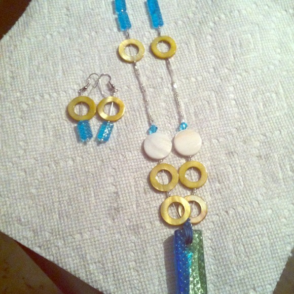 Set of handmade necklace and earrings.