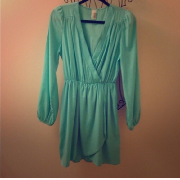 Flowy long sleeve dress