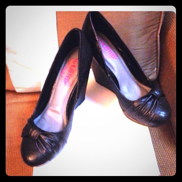 Unlisted Shoes - Closed toe wedges - Sz. 9.5