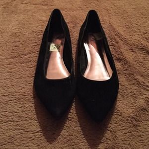 Black Pointed Toe Flats!