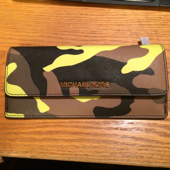 Michael Kors neon army slim wallet