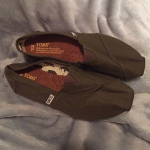 ❤️Brand new toms! ❤️