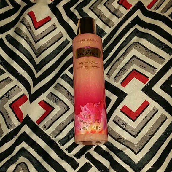 Victoria Secrets cool kiss body gel