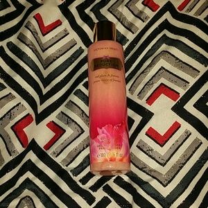 Victoria Secrets cool kiss body gel