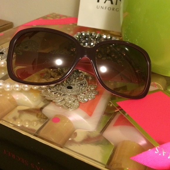 COACH Sunglasses - Picture 2 of 2